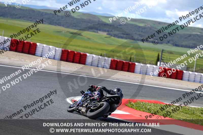 cadwell no limits trackday;cadwell park;cadwell park photographs;cadwell trackday photographs;enduro digital images;event digital images;eventdigitalimages;navarra;no limits trackdays;peter wileman photography;racing digital images;trackday digital images;trackday photos